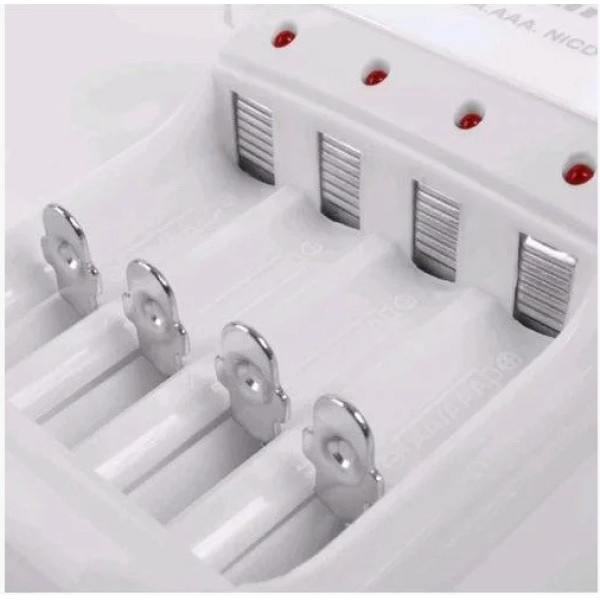 Комплект JB-Jiabao  Charger JB-212 на 4 батарейки Зарядное устройство и батарейки пальчиковые