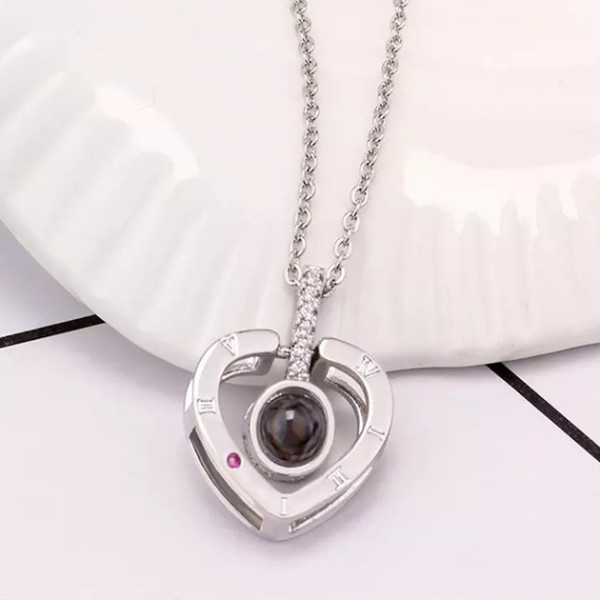 Кулон "Я тебя люблю" на 100 языках мира, проекция, сердце с цирконием, серебристый, 45 см
