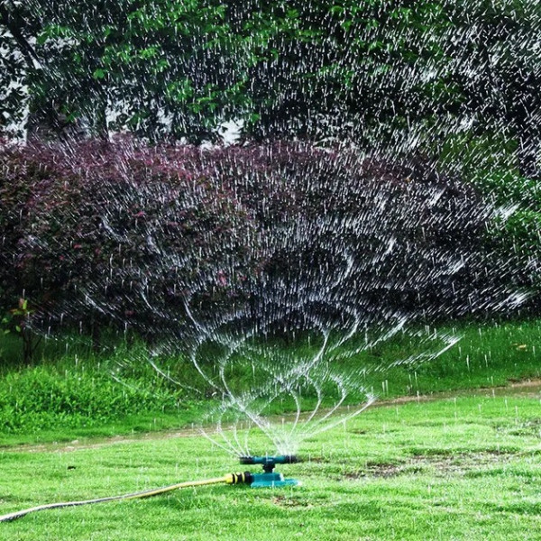 Умная система полива Lawn Sprinkler 360° автоматический разбрызгиватель для газона с регулировкой форсунок