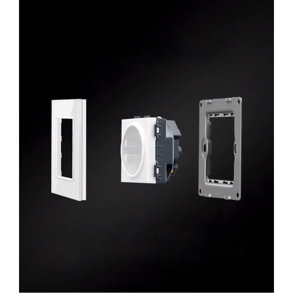 Розетка с заземлением SIXWGH белая с двумя USB портами WH034W