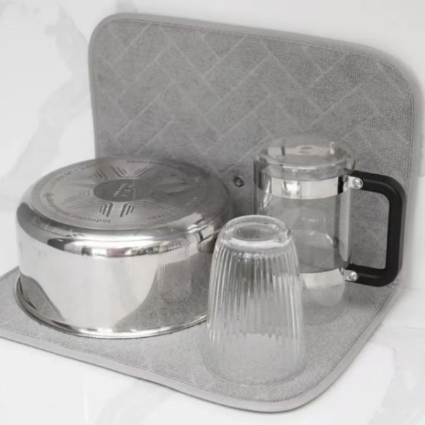 Сушилка для посуды с ковриком Dish Drain Rack подставка для тарелок и чашек с микрофибровым ковриком, компактная кухонная сушилка