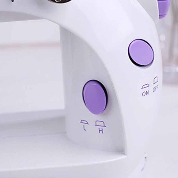 Портативная швейная машинка Sewing SM202A со столиком, педалью и подсветкой, питание 220В или 4 батарейки AA