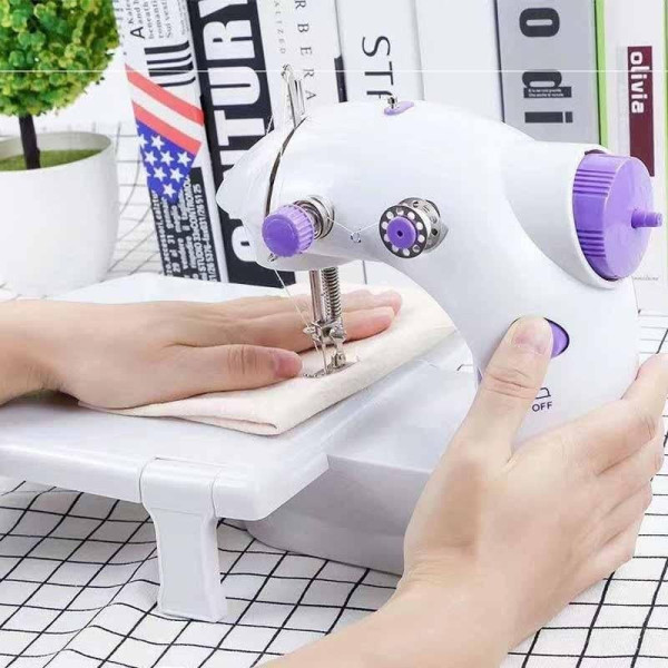 Портативная швейная машинка Sewing SM202A со столиком, педалью и подсветкой, питание 220В или 4 батарейки AA